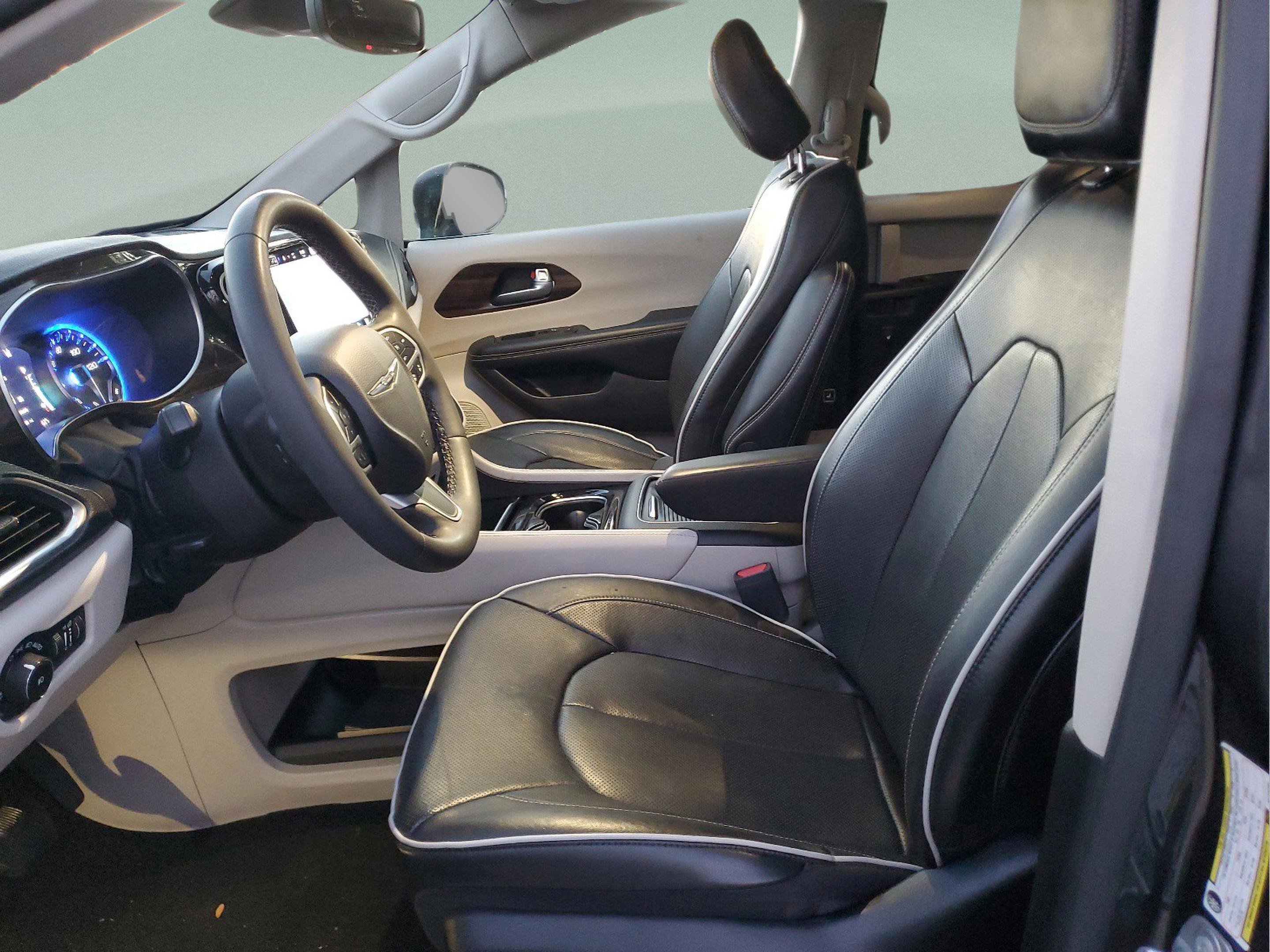 Certified 2022 Chrysler Pacifica Limited FWD image 16