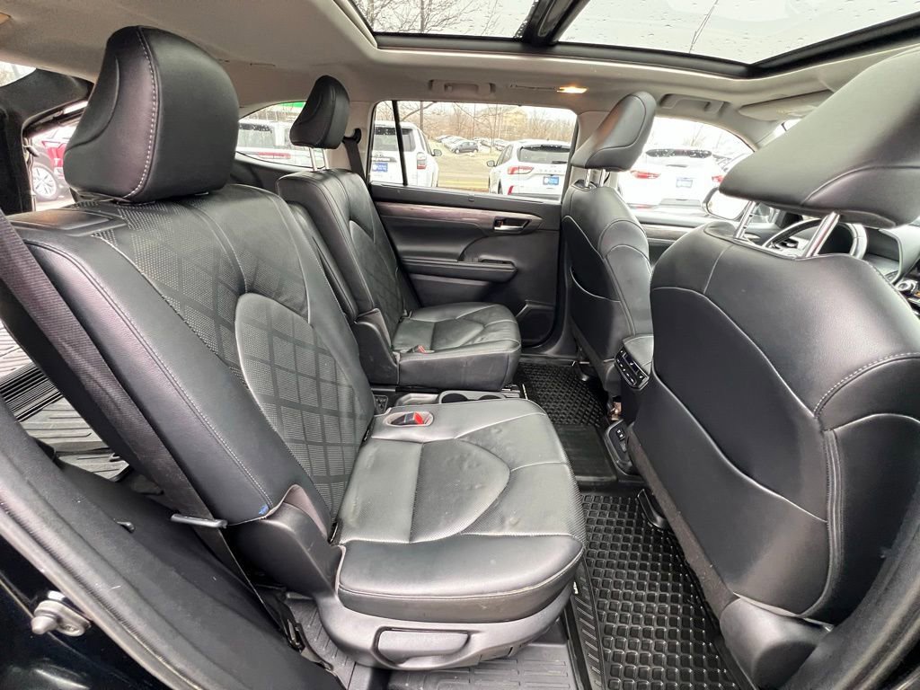 Used 2020 Toyota Highlander Platinum image 27