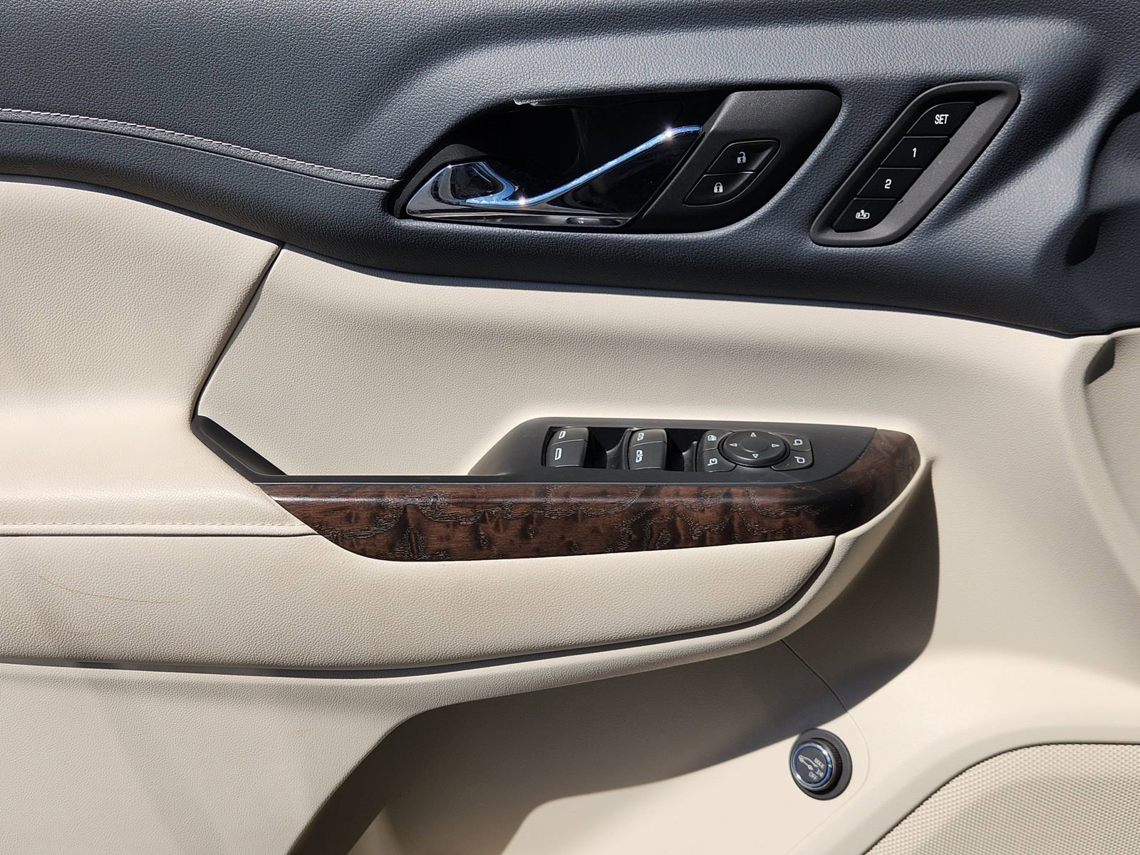 Used 2022 GMC Acadia Denali w/ Denali Technology Package image 27