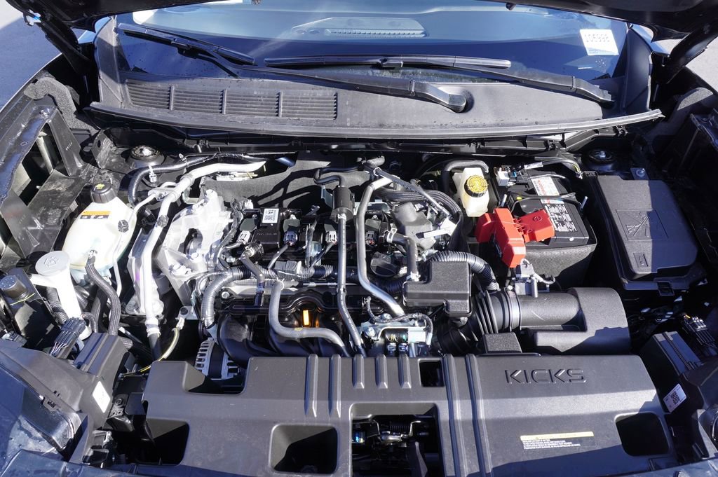 Certified 2025 Nissan Kicks SR FWD image 7