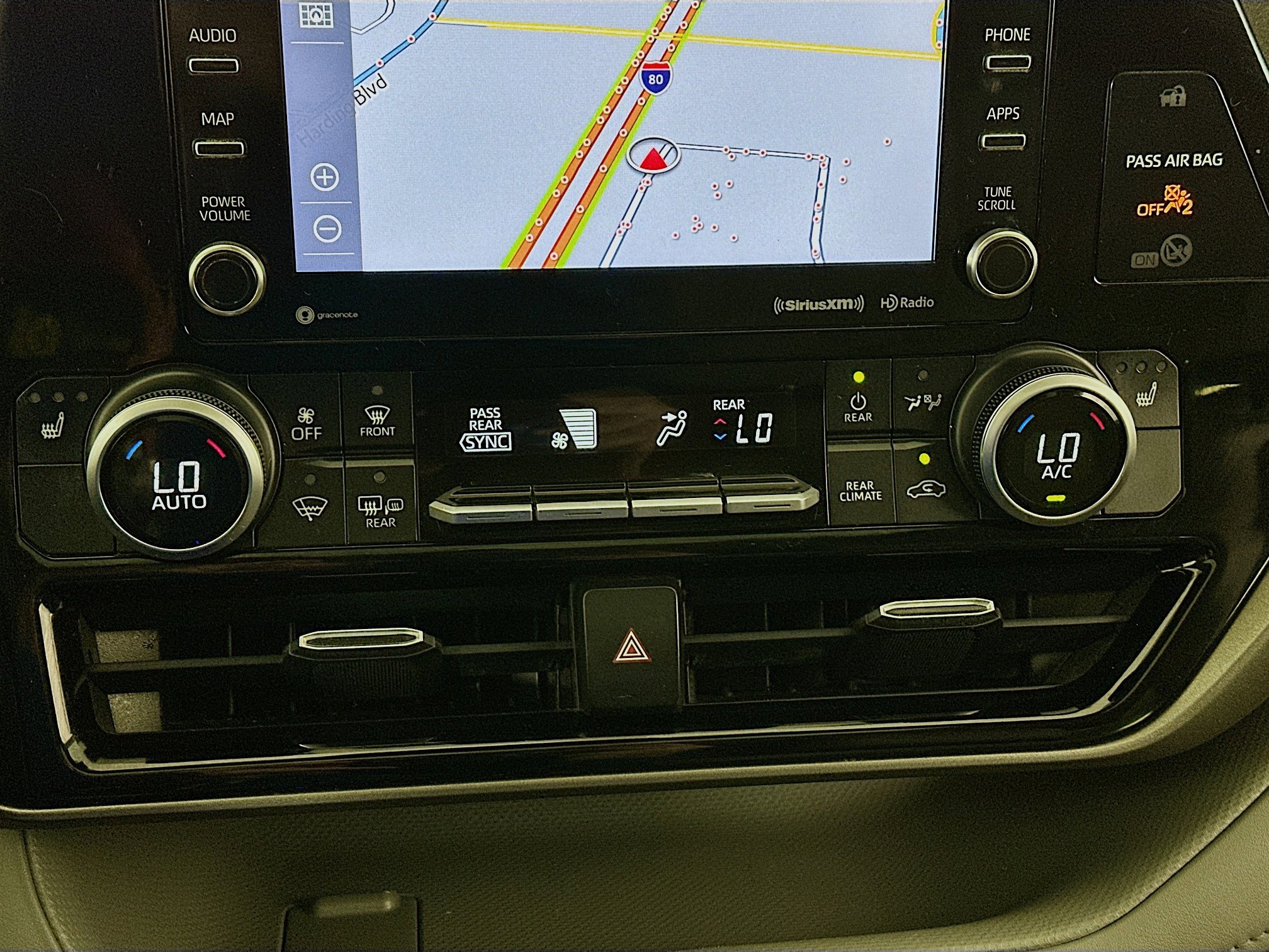 Used 2020 Toyota Highlander XLE image 24