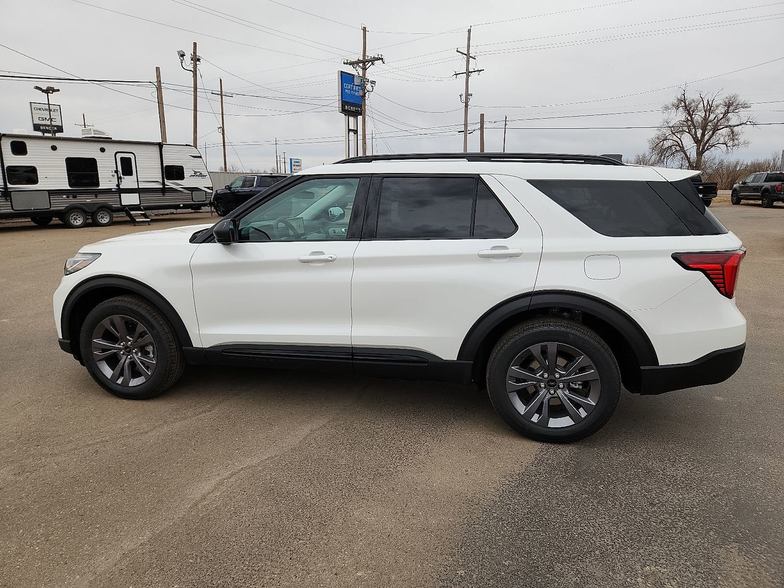 New 2026 Ford Explorer Active w/ Active Comfort Package image 2