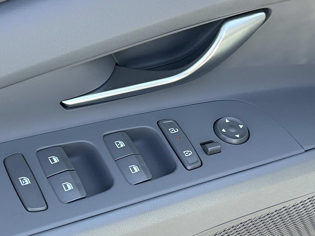 New 2026 Hyundai Elantra Sport FWD image 16