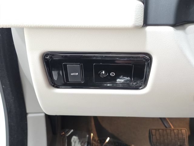 Used 2016 Jaguar XF Prestige AWD/4WD image 26