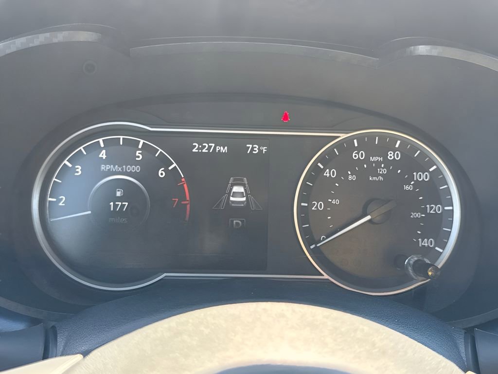 Used 2025 Nissan Versa SV FWD image 15
