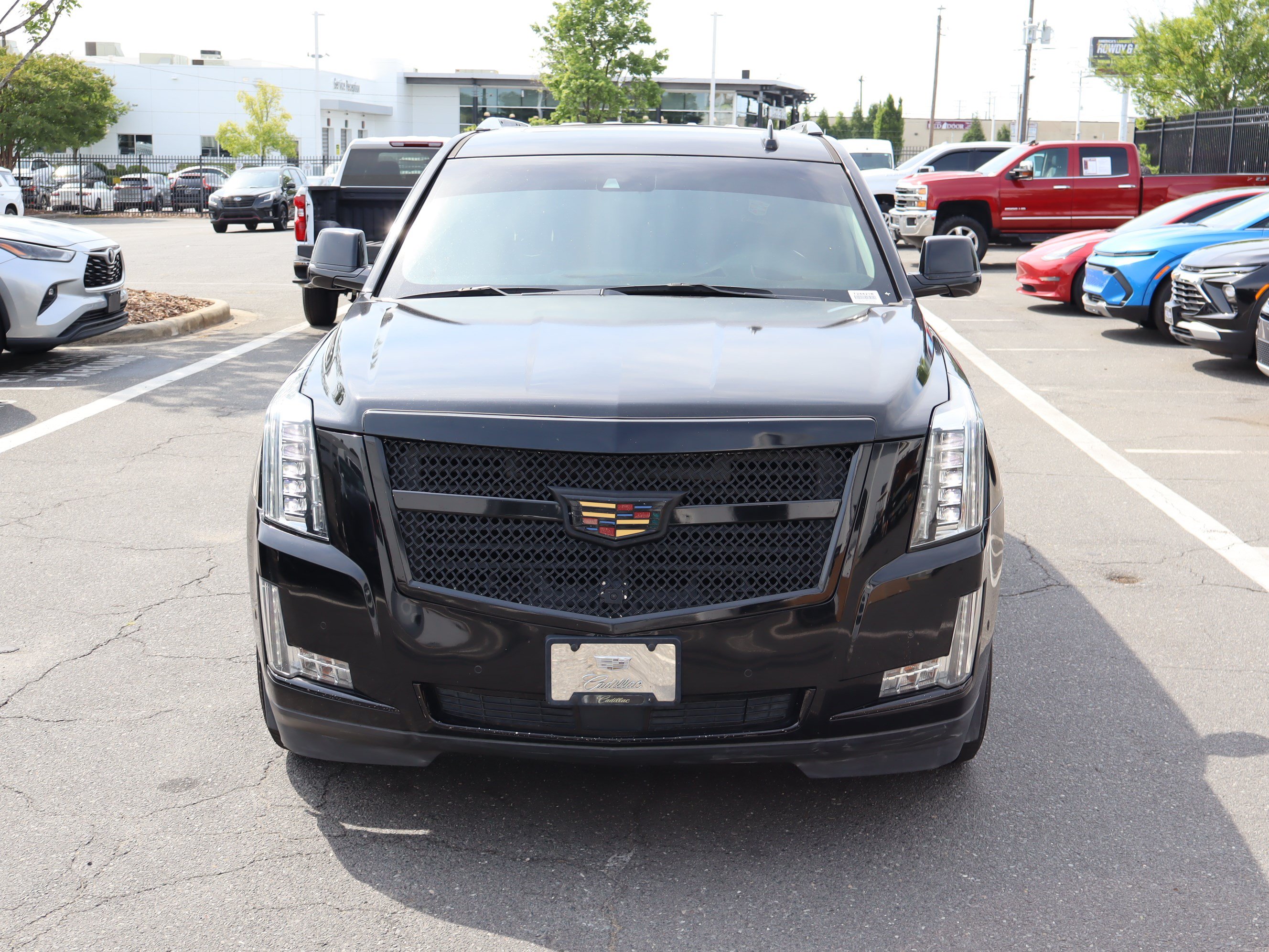 Used 2017 Cadillac Escalade Premium Luxury RWD image 3