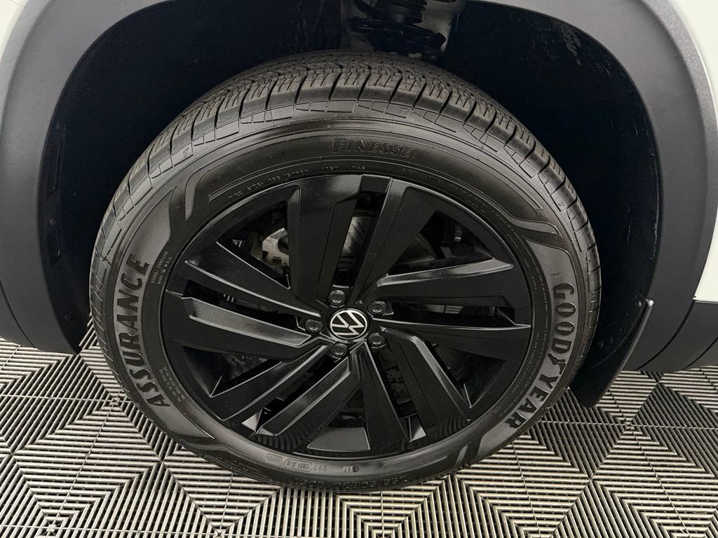 Used 2022 Volkswagen Atlas Cross Sport SE w/ Black Wheel Package FWD image 9