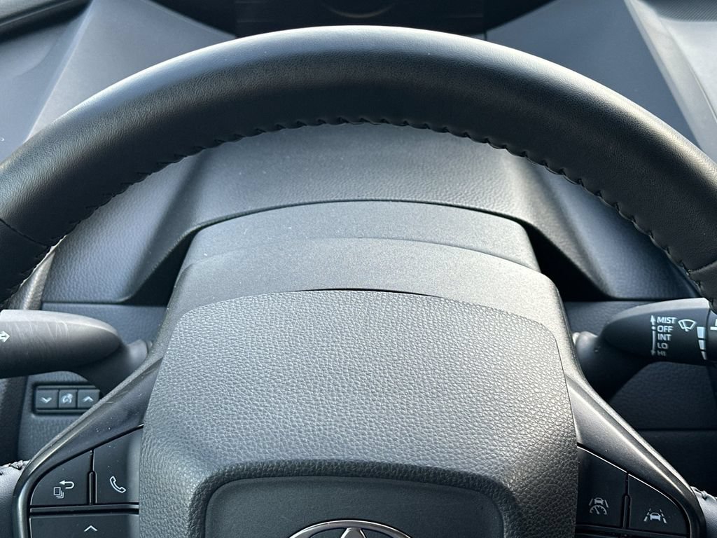 Certified 2025 Toyota Prius LE FWD image 27