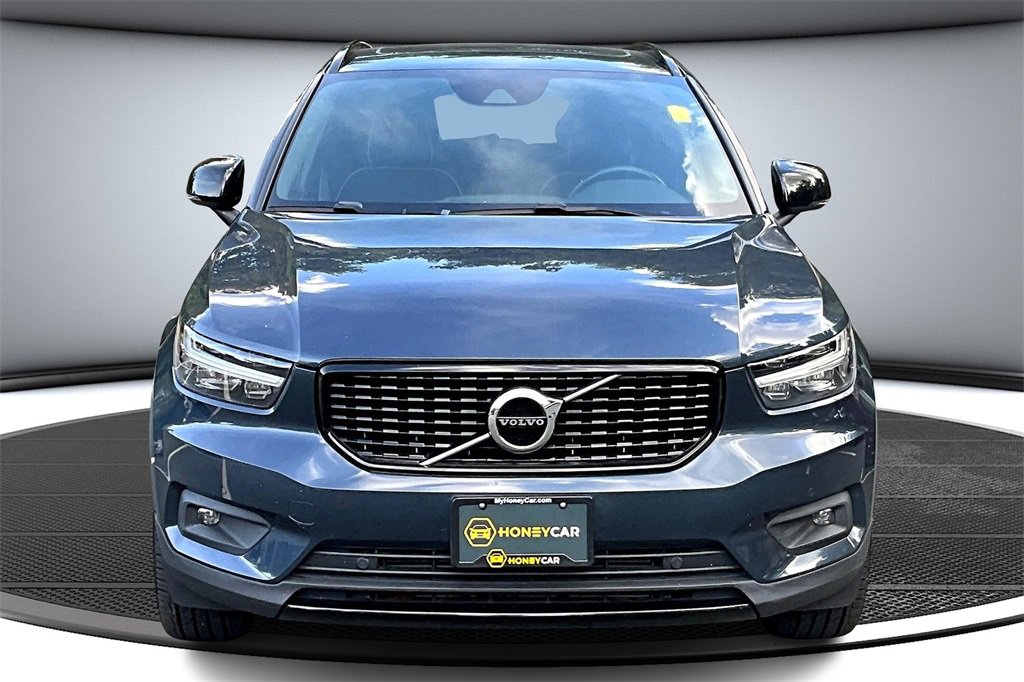 Used 2022 Volvo XC40 T5 R-Design image 2