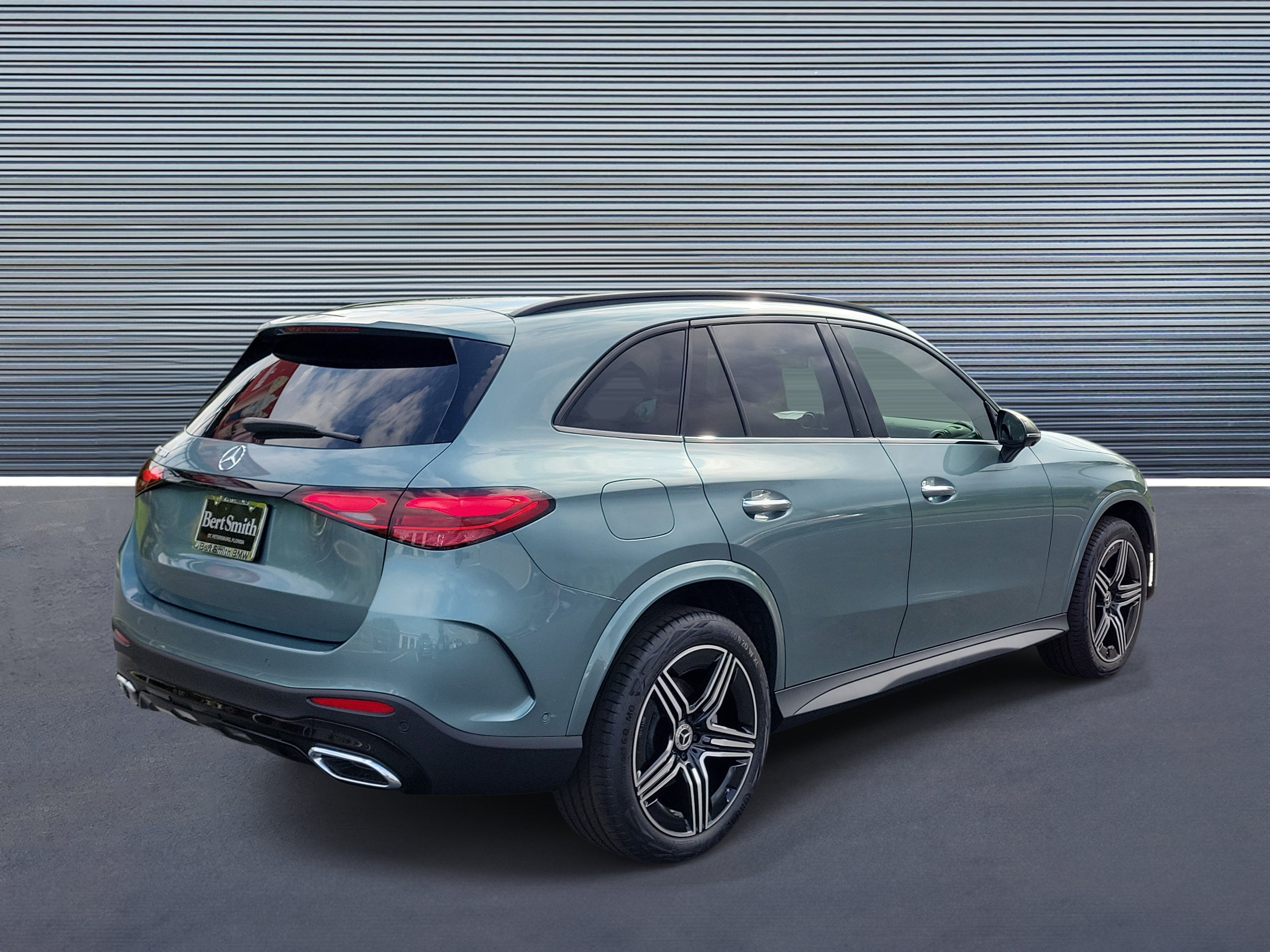 Used 2026 Mercedes-Benz GLC 300 image 3