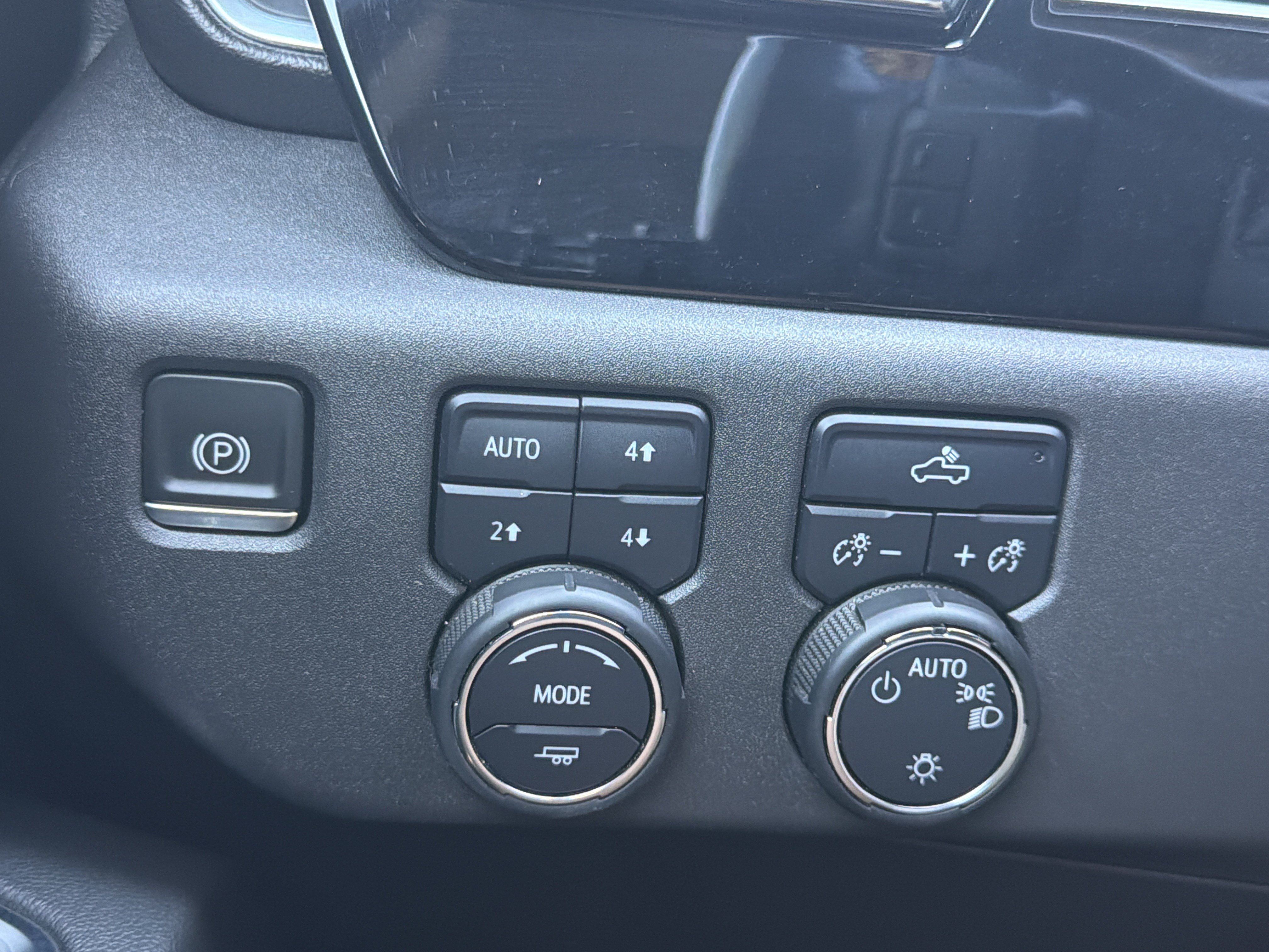 Used 2022 Chevrolet Silverado 1500 LT AWD/4WD image 31