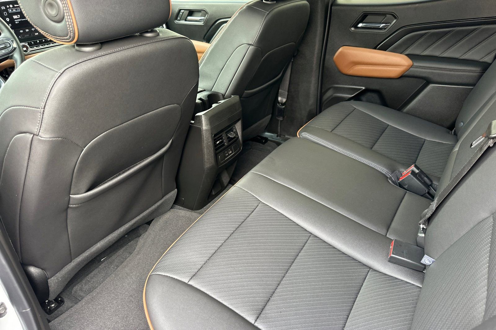 Certified 2023 GMC Canyon AT4 w/ AT4 Premium Package AWD/4WD image 14