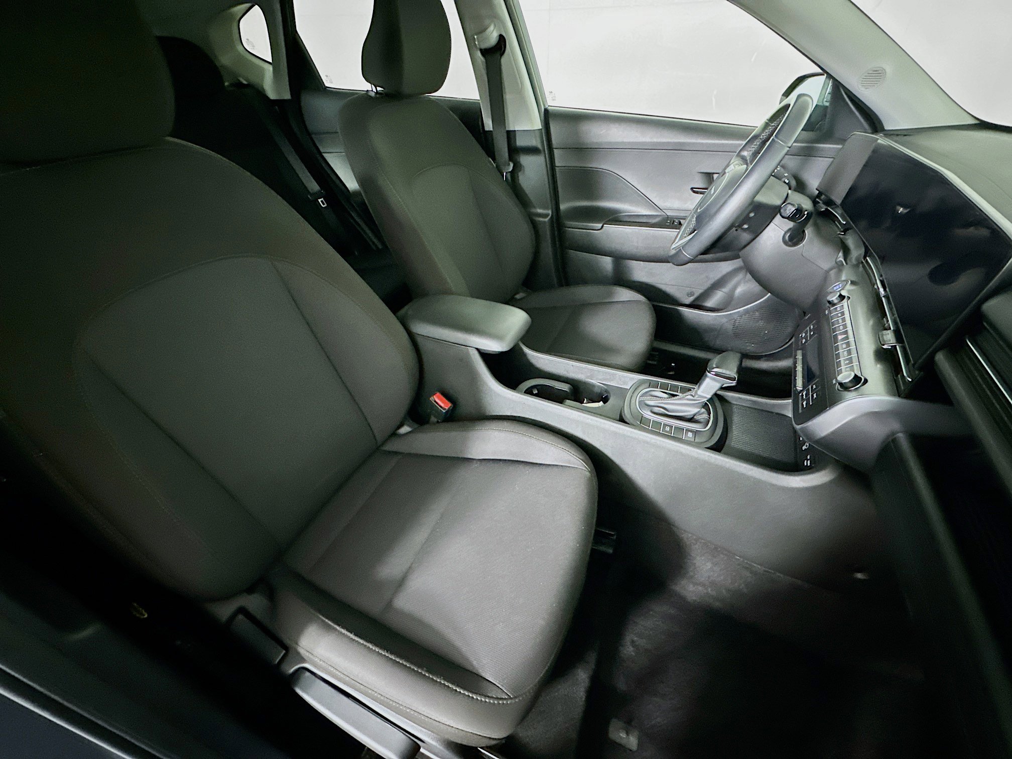 Used 2025 Hyundai Kona SEL image 31