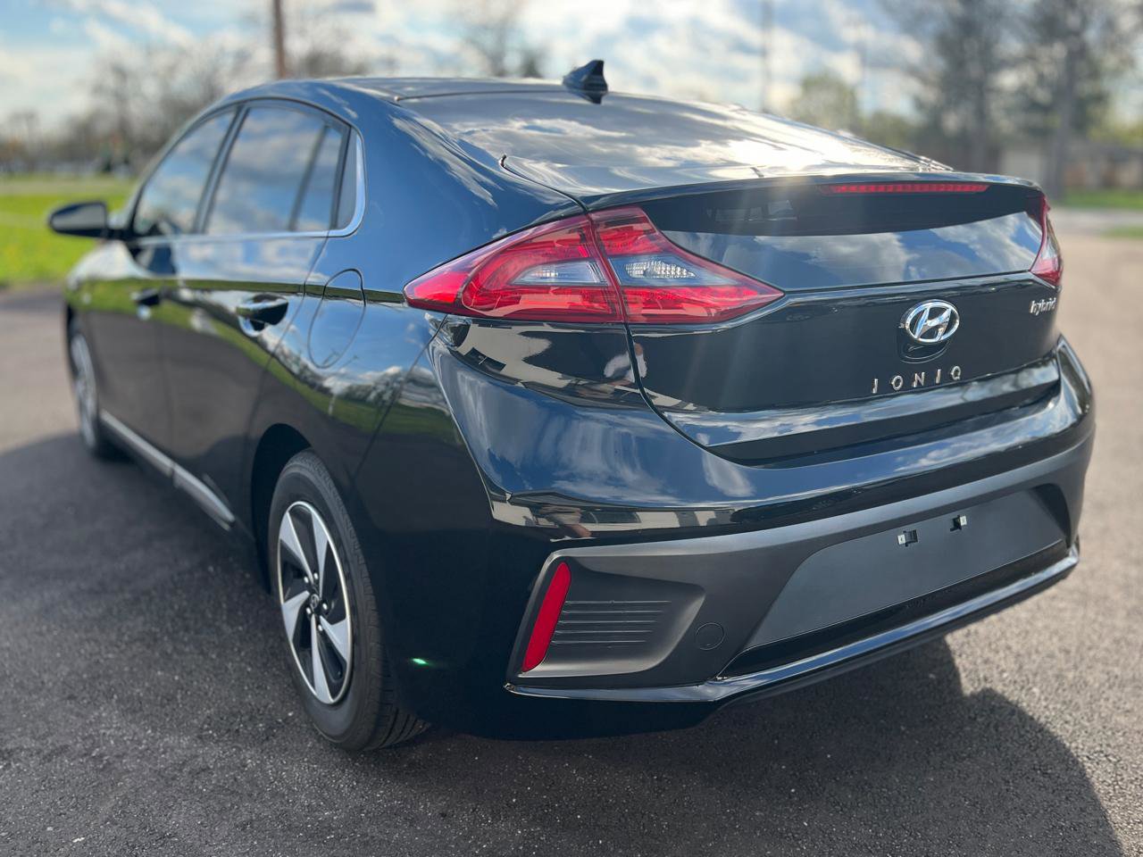 Used 2018 Hyundai Ioniq SEL FWD image 12