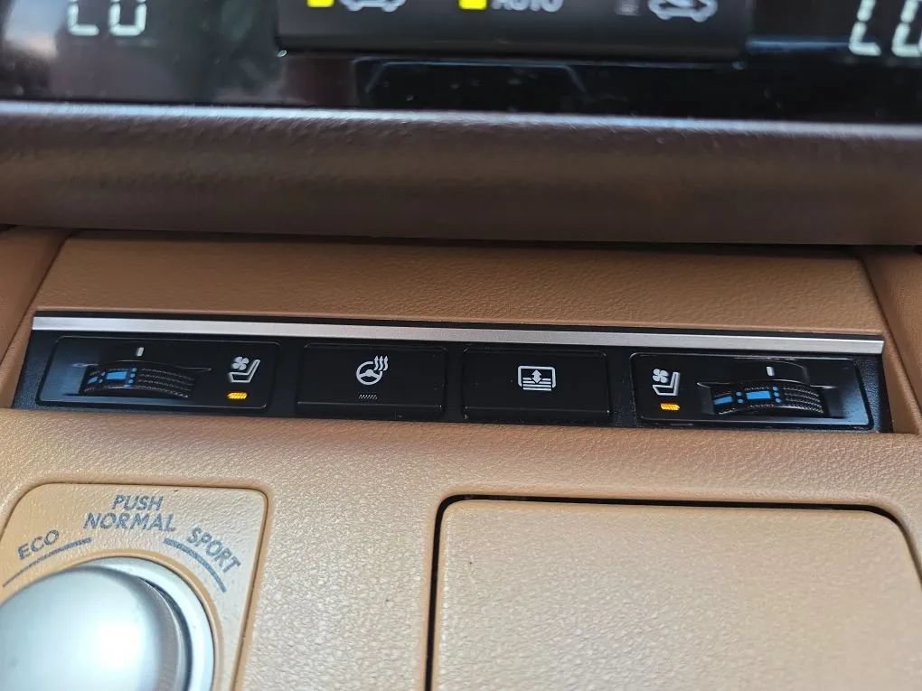 Used 2018 Lexus ES 350 w/ Luxury Package w/Wood Trim FWD image 36