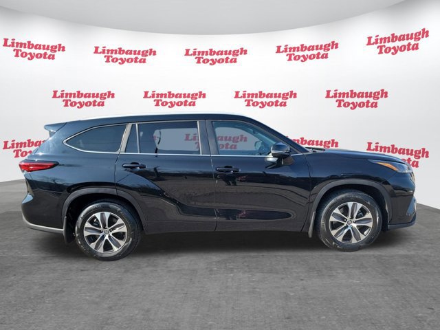 Used 2023 Toyota Highlander XLE image 29
