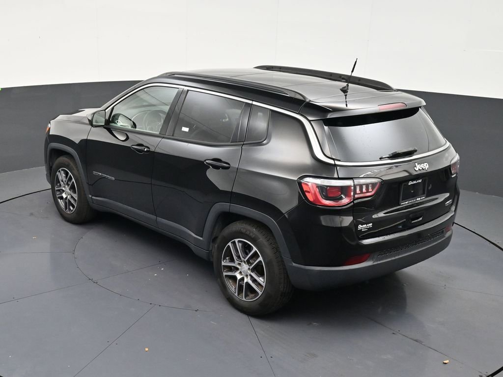 Used 2018 Jeep Compass Latitude FWD image 14