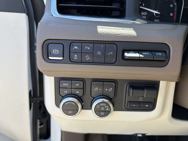 Used 2021 GMC Yukon XL Denali w/ Denali Ultimate Package AWD/4WD image 18
