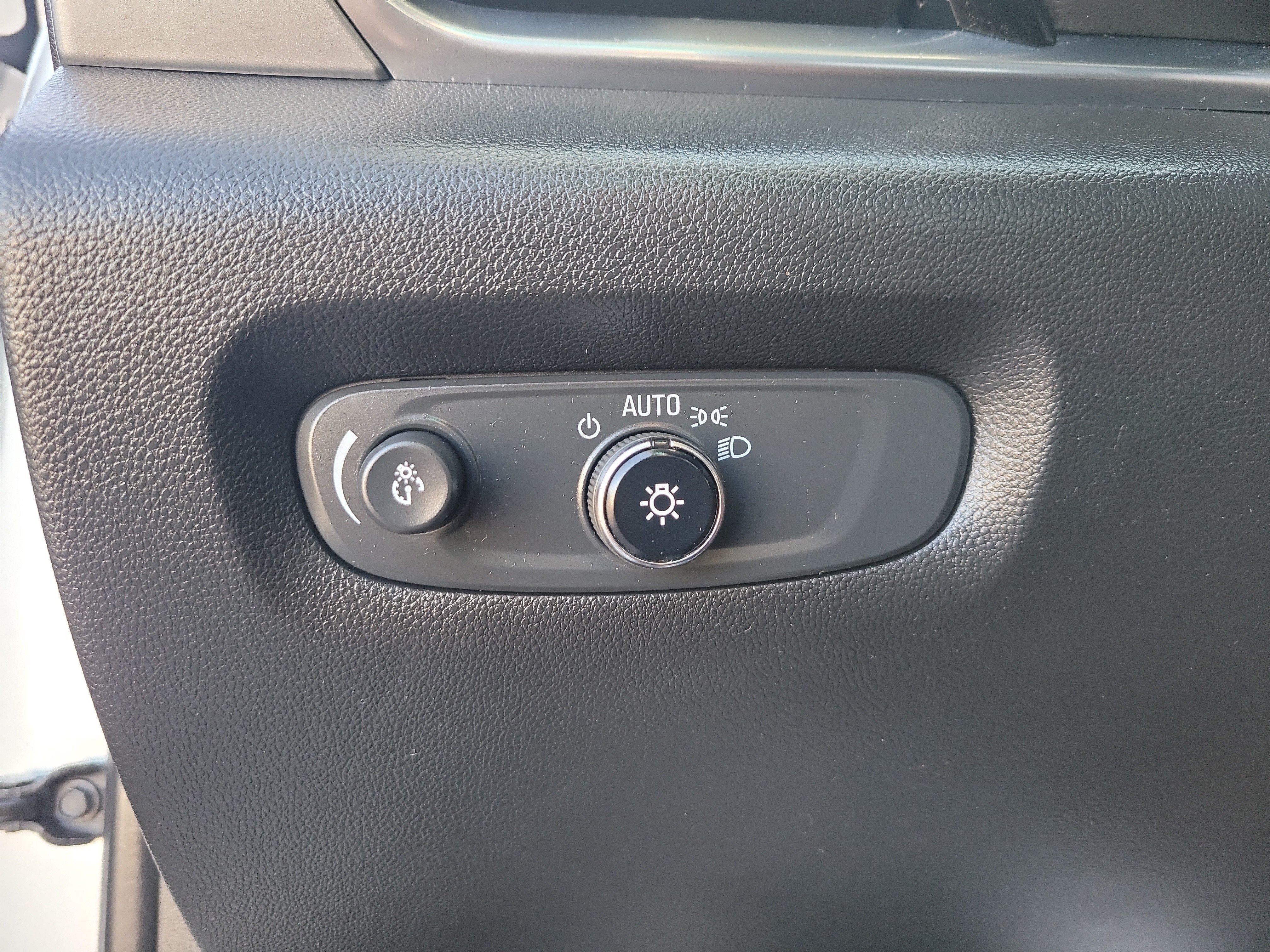 Used 2020 Chevrolet Traverse LS FWD image 32
