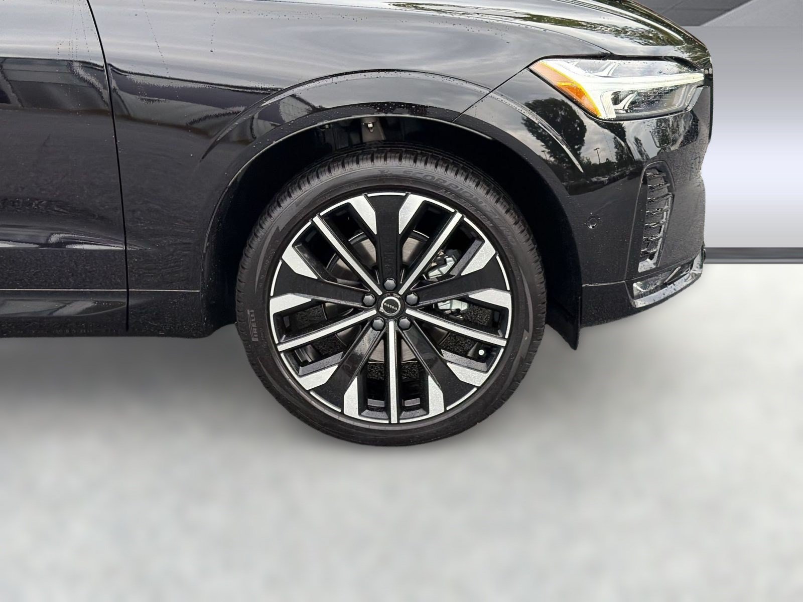 New 2027 Volvo XC60 B5 Ultra AWD/4WD image 13