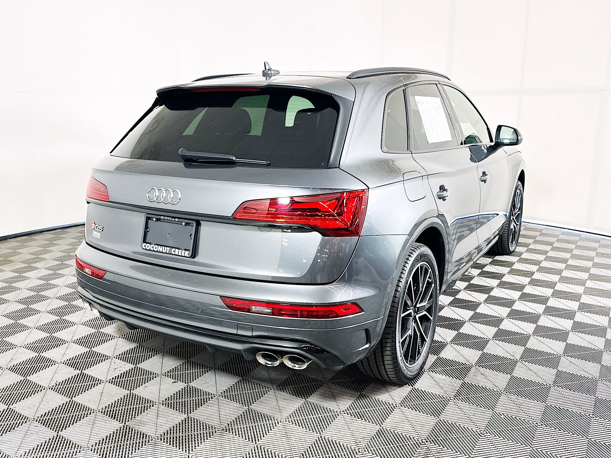 Used 2023 Audi SQ5 Premium Plus w/ Premium Plus Package AWD/4WD image 3