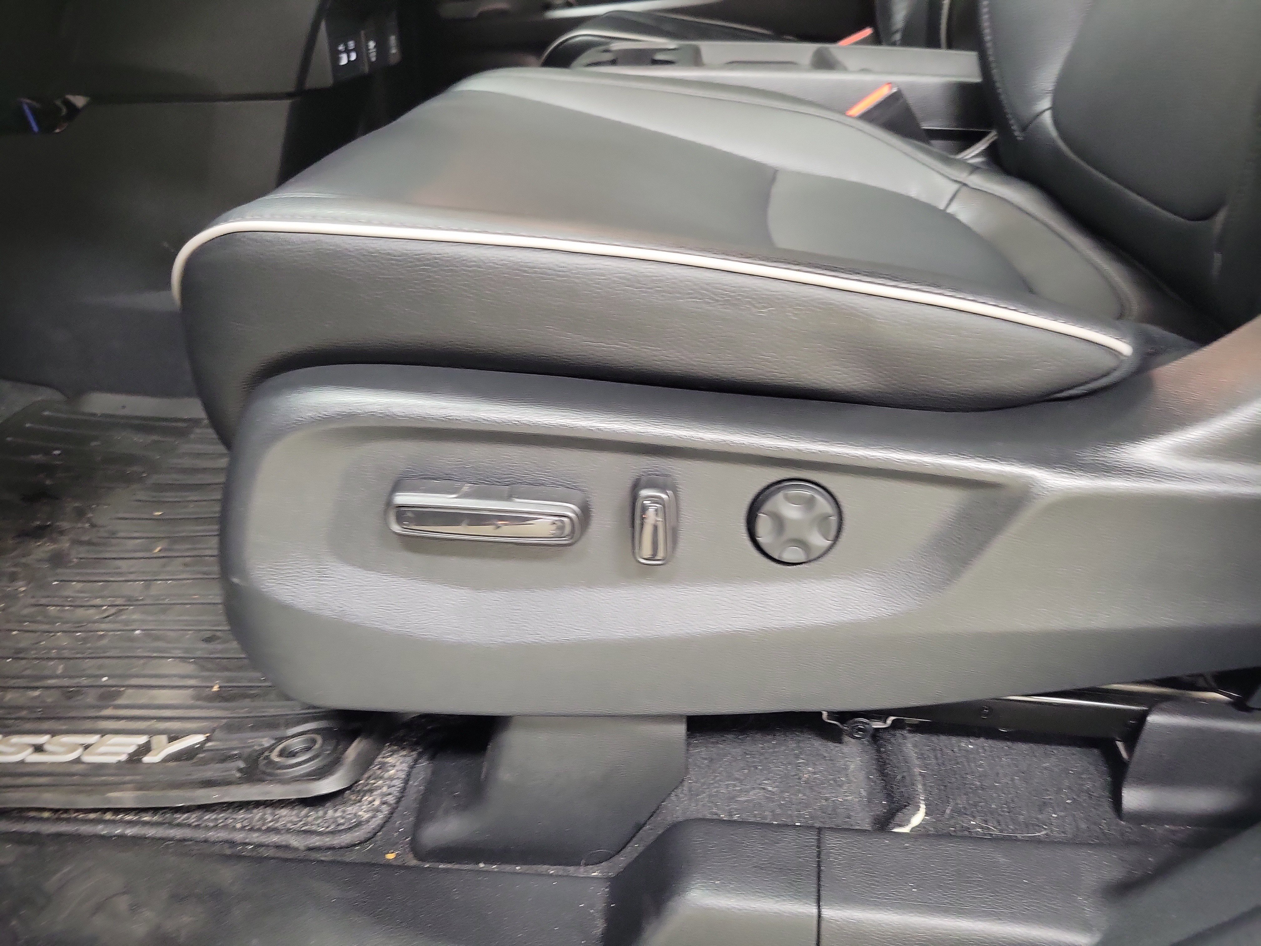 Certified 2025 Honda Odyssey Touring image 22