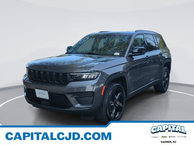 Certified 2025 Jeep Grand Cherokee Altitude AWD/4WD image 1