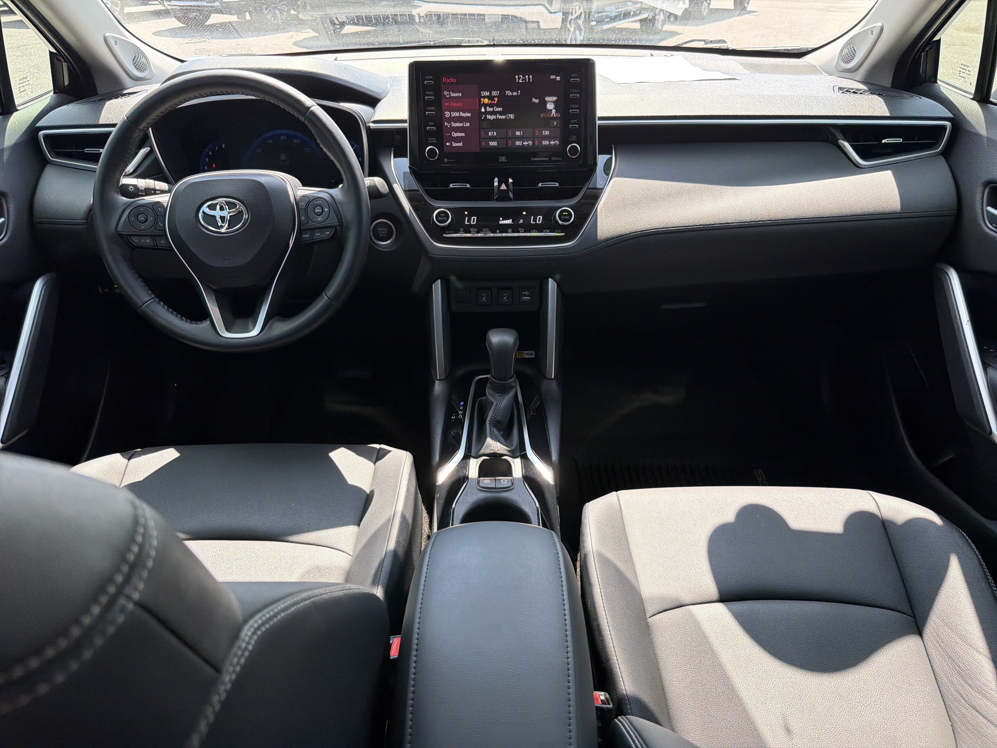 Used 2022 Toyota Corolla Cross XLE w/ Convenience Package FWD image 22