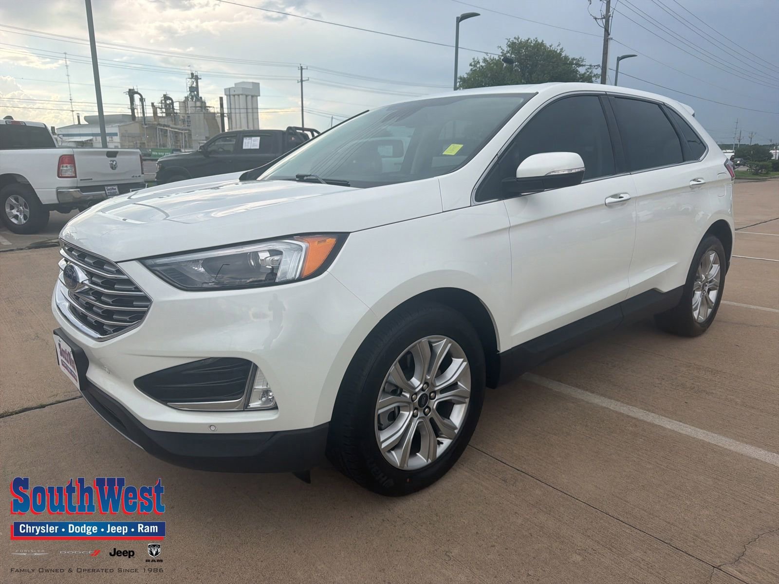 Used 2023 Ford Edge Titanium AWD/4WD image 1