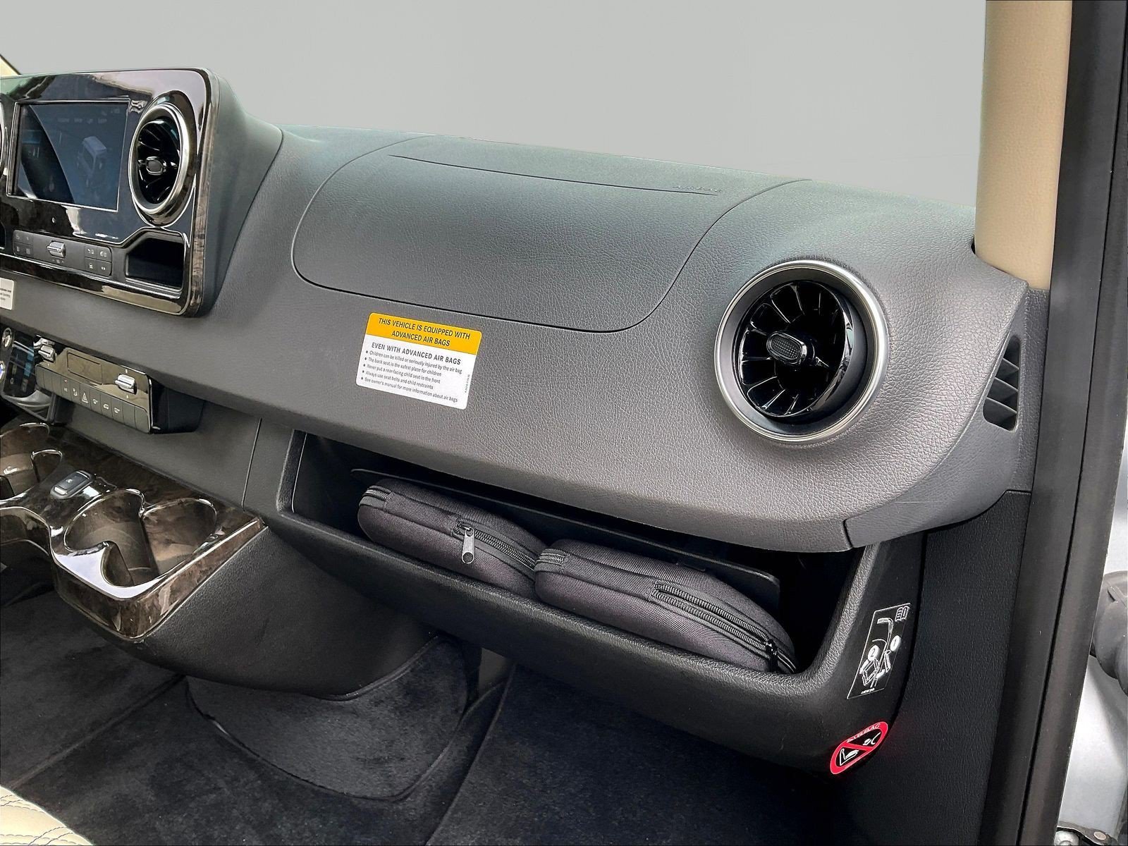 Used 2022 Mercedes-Benz Sprinter 2500 image 24