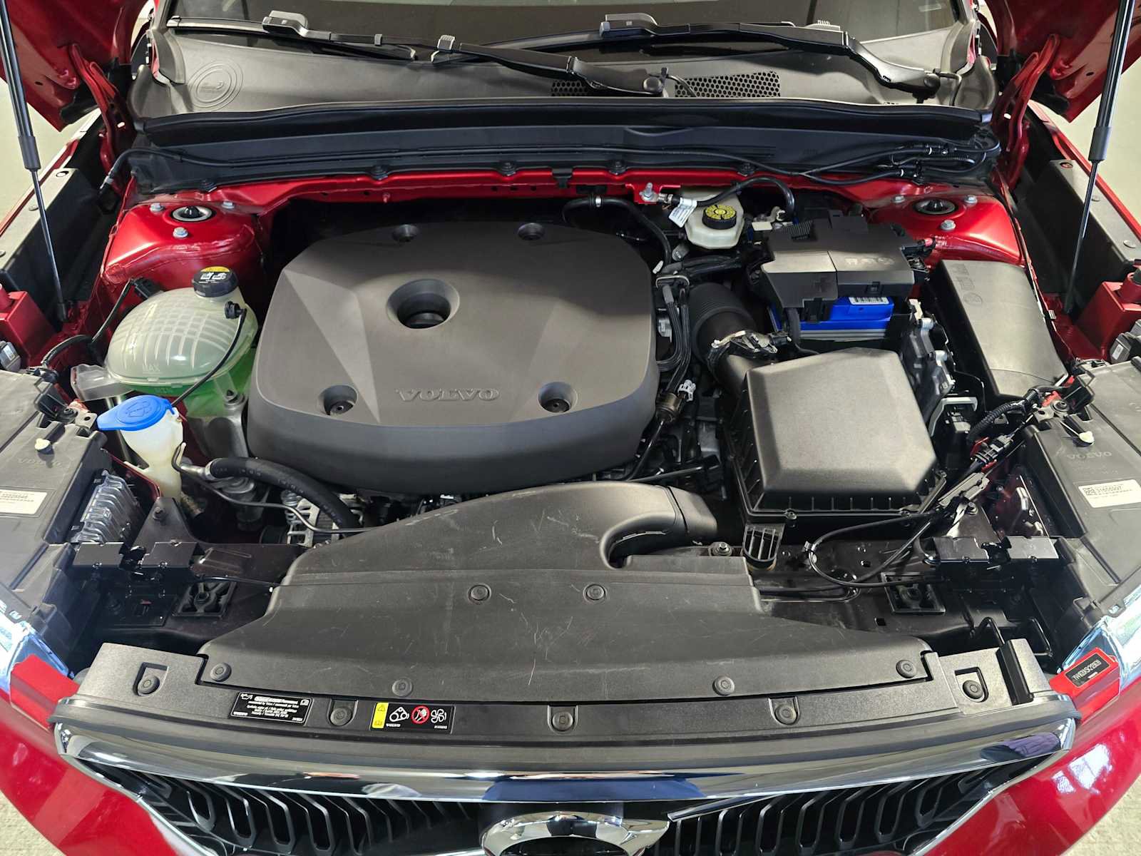 Used 2019 Volvo XC40 T5 Momentum image 9