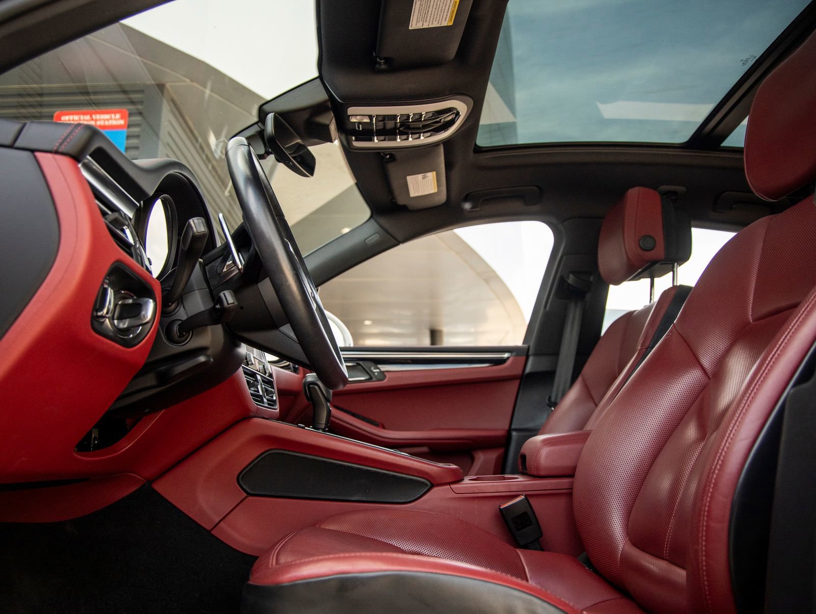 Certified 2023 Porsche Macan image 25