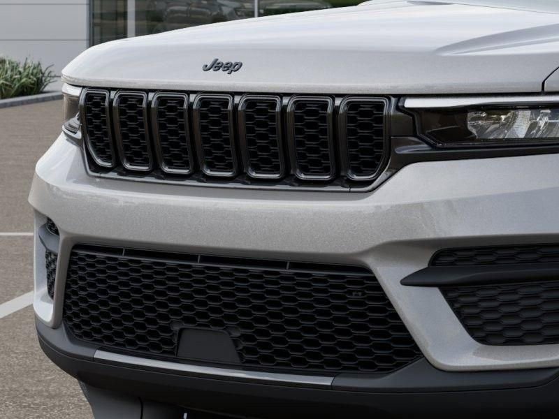 New 2025 Jeep Grand Cherokee Altitude image 11