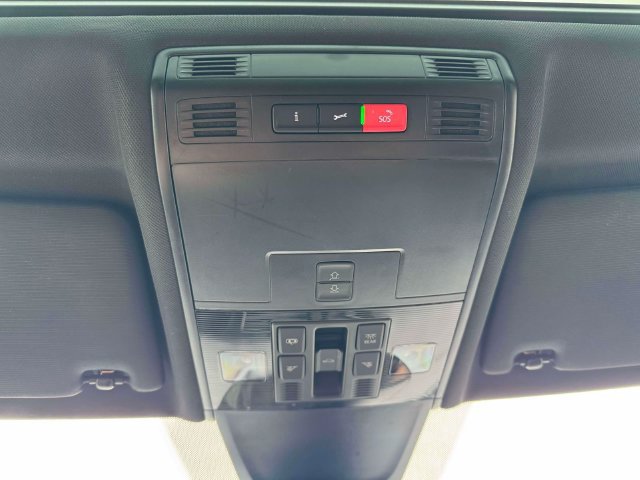 Certified 2023 Volkswagen Tiguan SEL R-Line AWD/4WD image 32