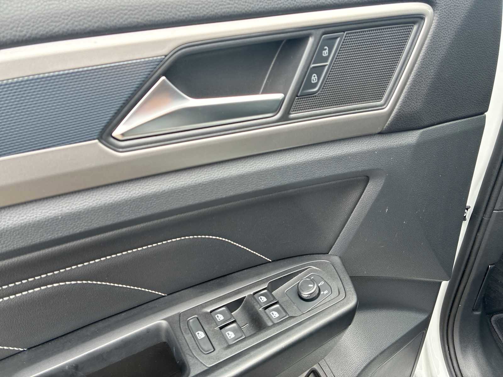 Used 2020 Volkswagen Atlas Cross Sport SEL image 23