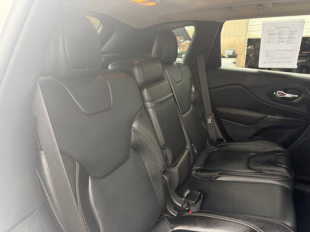 Used 2016 Jeep Cherokee Limited image 46