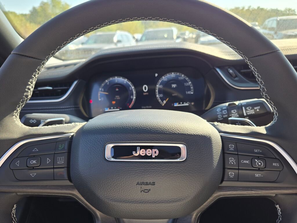 New 2025 Jeep Grand Cherokee L Limited w/ Luxury Tech Group II image 30