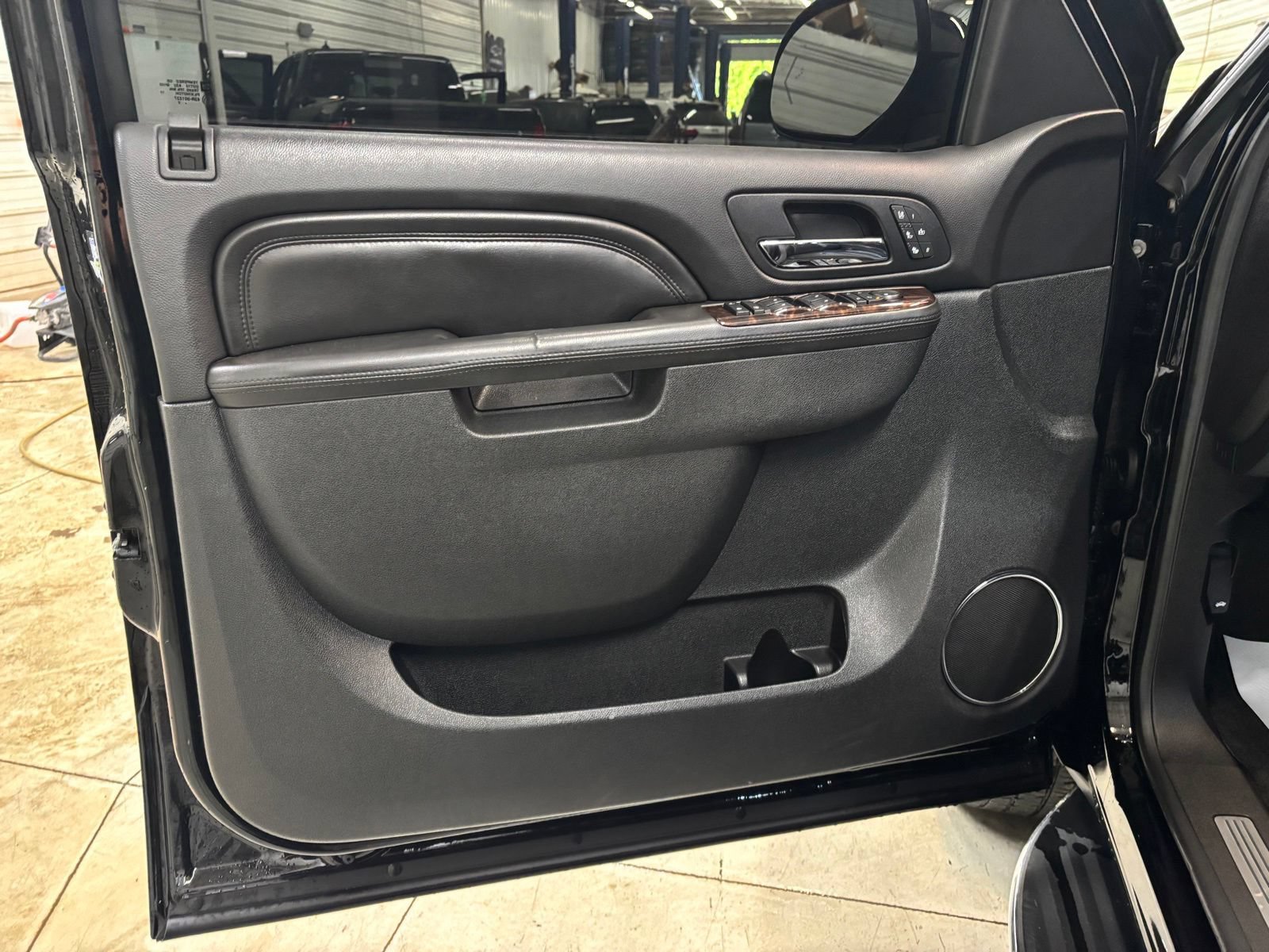 Used 2014 GMC Yukon Denali AWD/4WD image 9