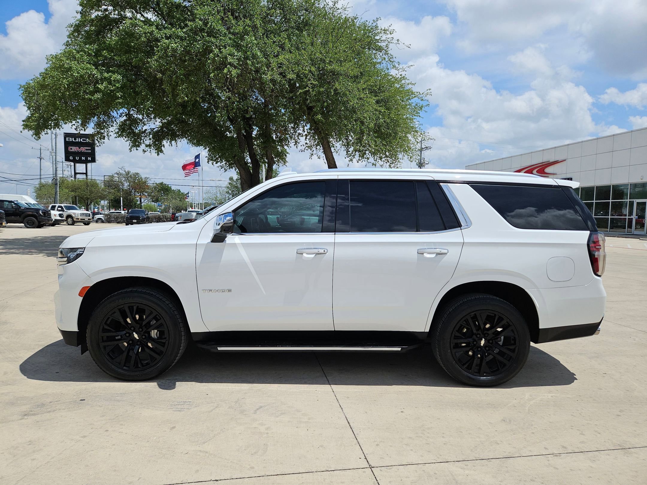 Used 2021 Chevrolet Tahoe Premier w/ Premium Package RWD image 6