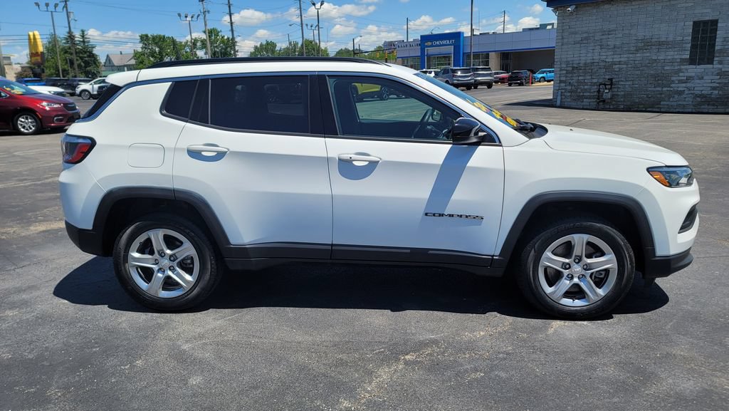 Used 2024 Jeep Compass Latitude AWD/4WD image 14