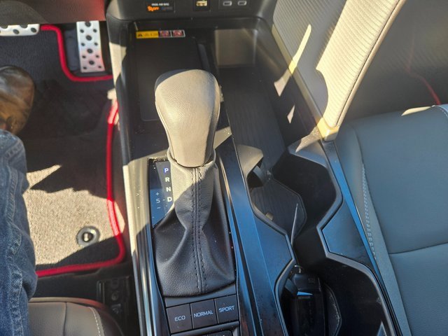 Used 2025 Toyota Camry SE image 11