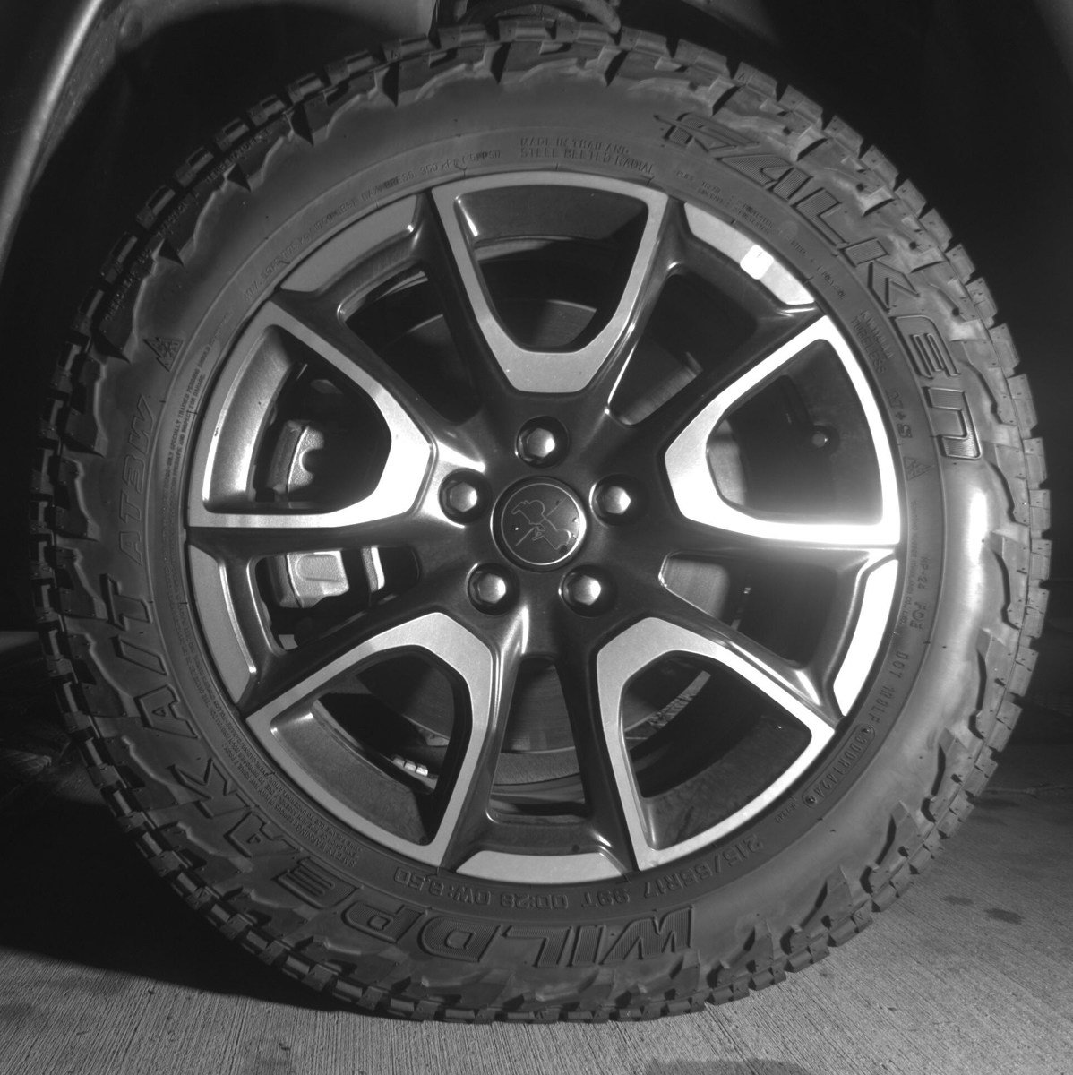 Used 2025 Jeep Compass Trailhawk image 9