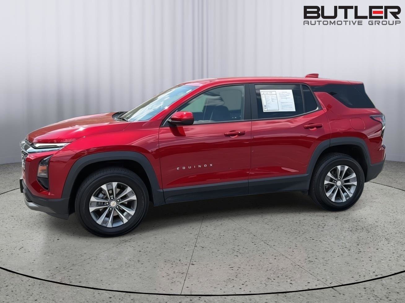 Used 2025 Chevrolet Equinox LT FWD image 3
