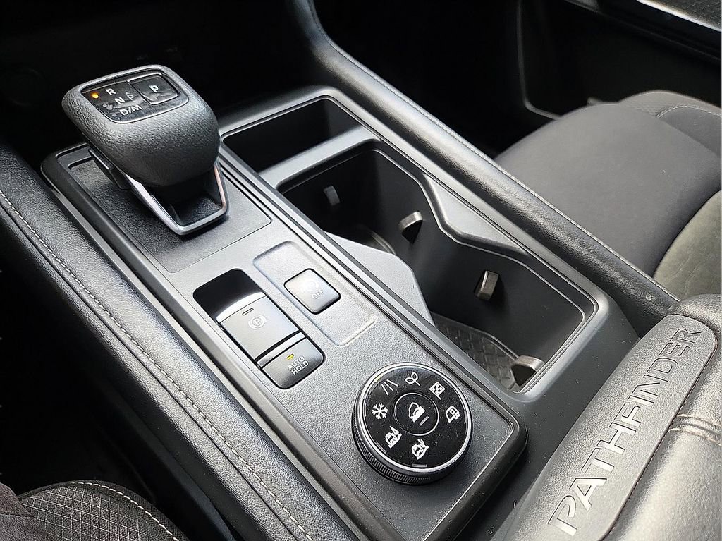 Used 2025 Nissan Pathfinder S image 20