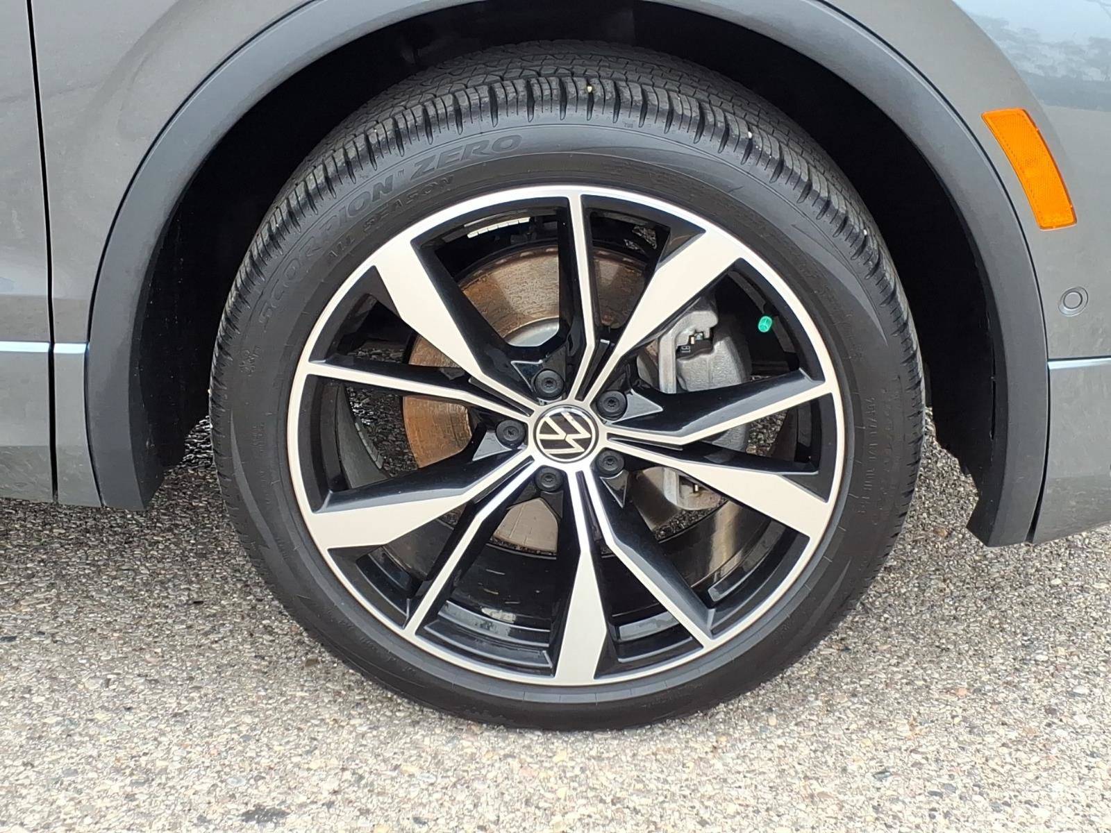Used 2022 Volkswagen Tiguan SEL R-Line AWD/4WD image 10