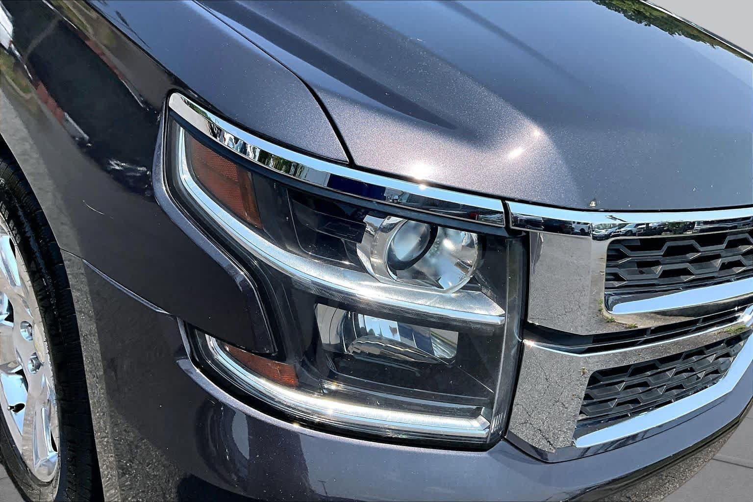 Used 2017 Chevrolet Suburban LT RWD image 27