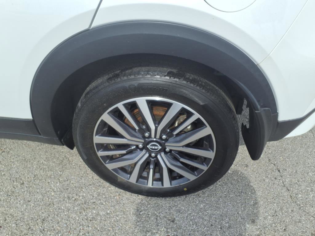 Used 2022 Nissan Kicks SV w/ Interior Electronics Package FWD image 8
