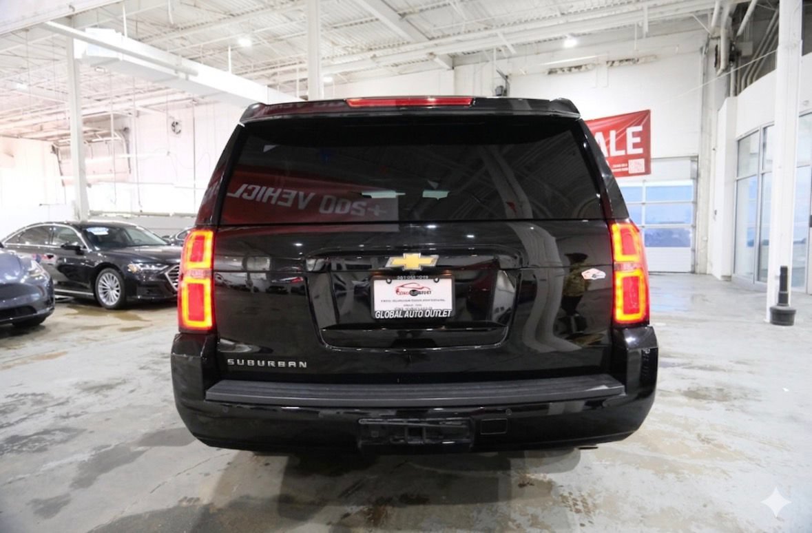 Used 2018 Chevrolet Suburban LT RWD image 9