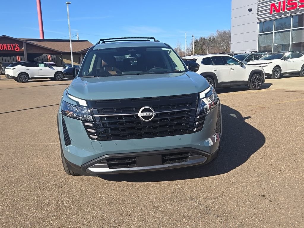 New 2026 Nissan Pathfinder Platinum image 2