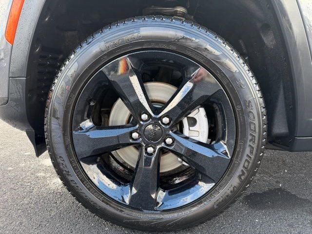 Certified 2025 Jeep Grand Cherokee L Limited w/ Luxury Tech Group II image 27